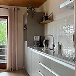 Haus Annemiek Met Balkon 아파트